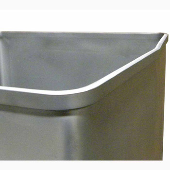 The reinforced top rim on a 600 lb. Dump Buggy