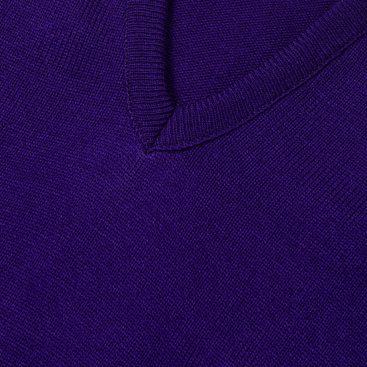 V-Neck Pullover Sweater with embroidered logo [PA527-6500/RC