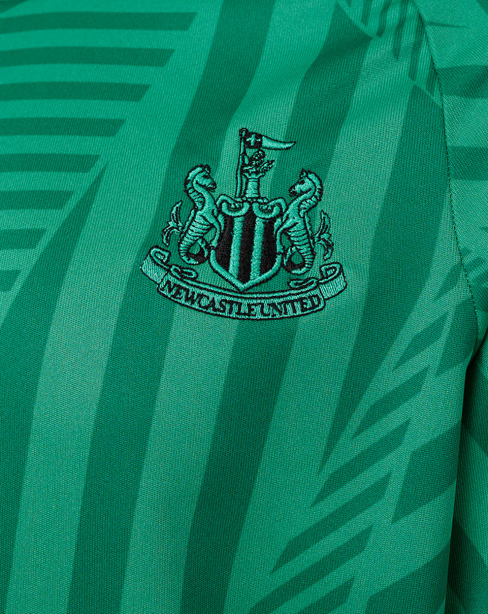 ISAK #14 Newcastle United 23/24 Kid's Away Shirt and Shorts - PL Font