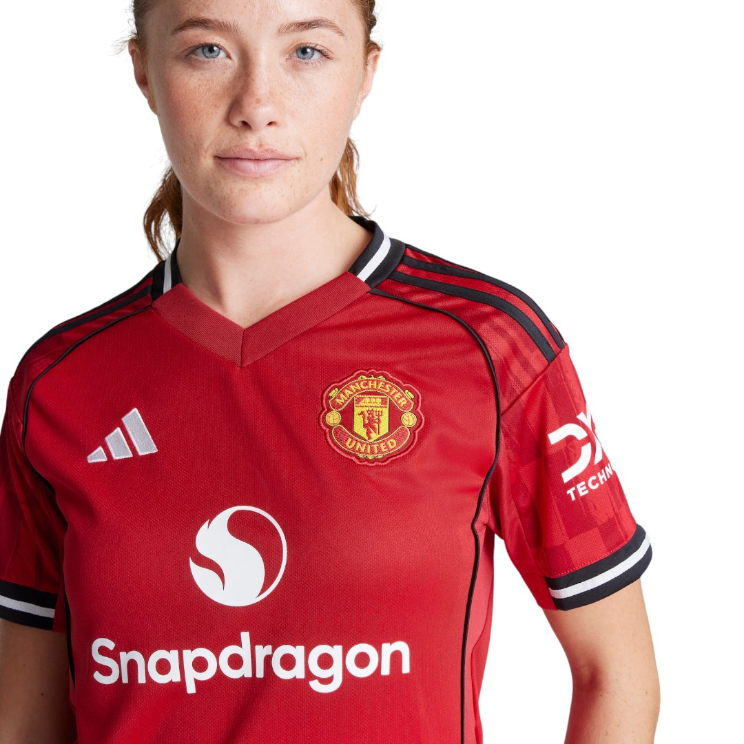 B.FERNANDES #8 Manchester United 25/26 Women's Home Shirt - Man United Font