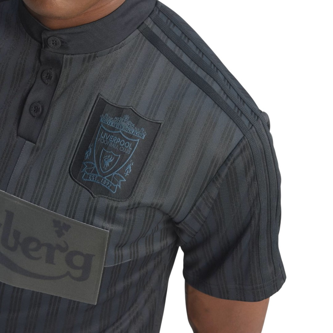 Liverpool 95/96 Men's Special Edition Blackout Retro Shirt