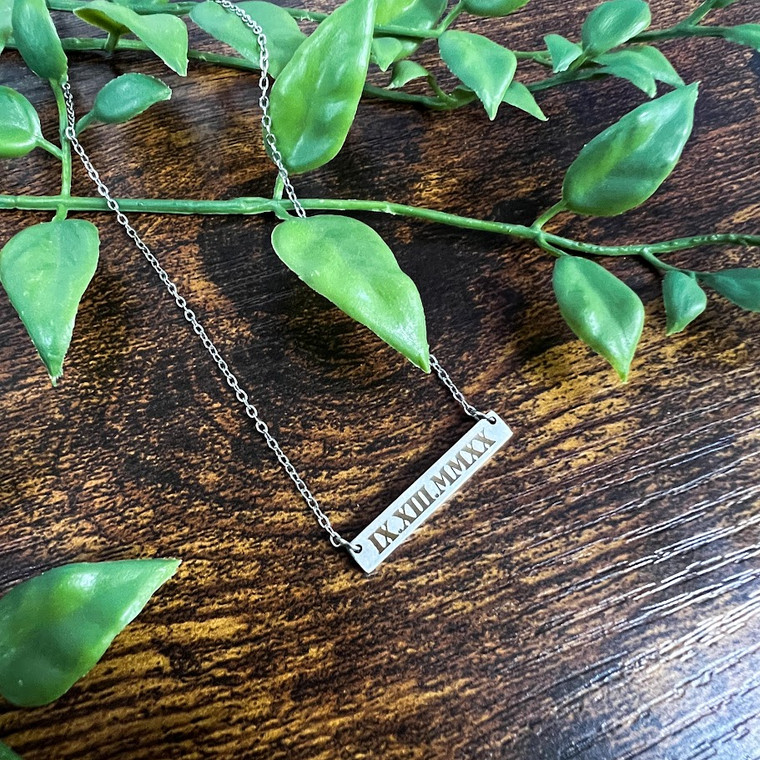 MOMENTS NECKLACE