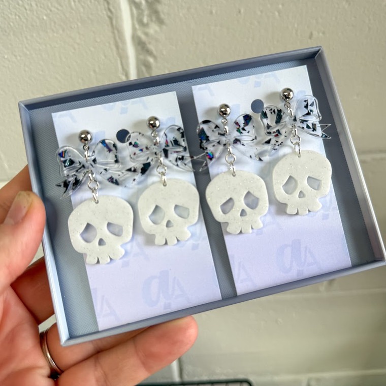 SKULL AND BOWS