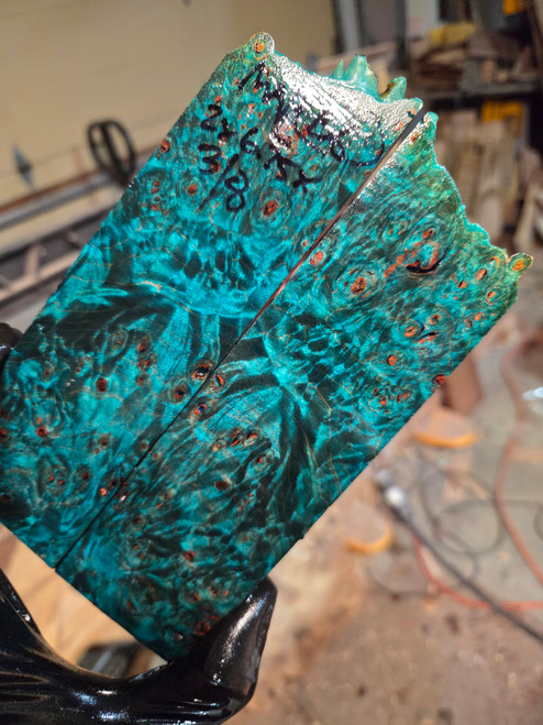 Maple Burl stabilized scales blue 1.20.26.00b6 XL