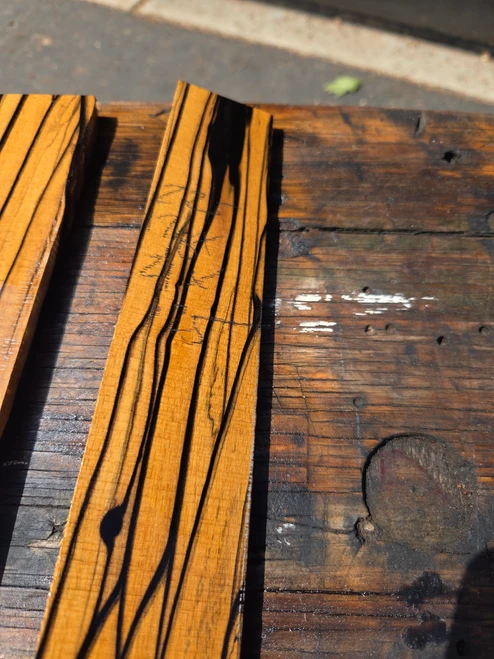 Black and white ebony fingerboard  9.01.26.002