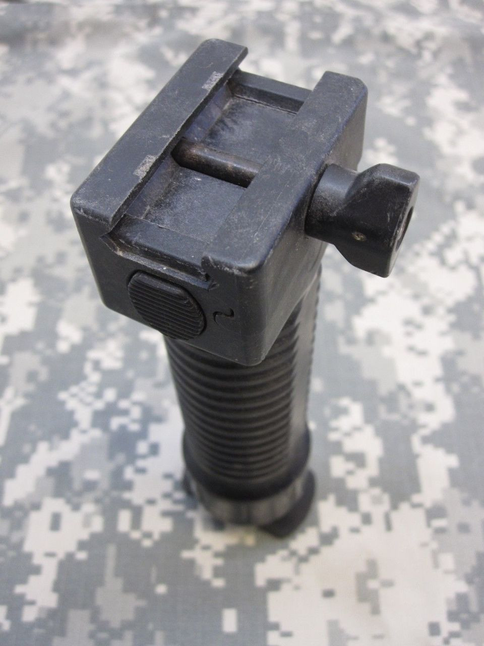 GENUINE GPS 02 GRIP POD SYSTEM FRONT VERTICAL FOREGRIP BI-POD RAIL