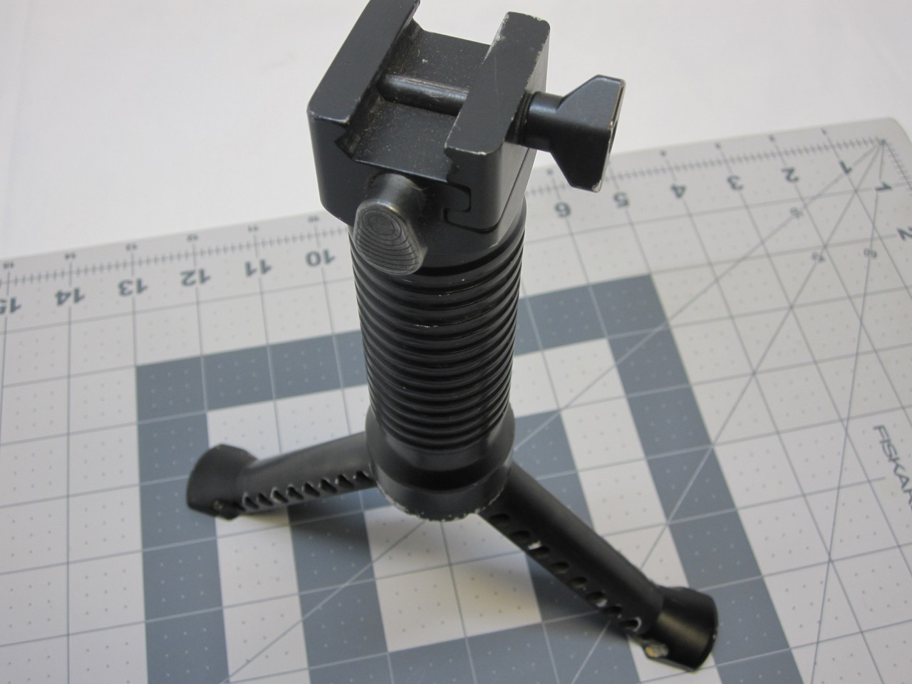 RARE) ORIGINAL GENUINE GPS-01 GRIP POD SYSTEMS ALL METAL BI-POD