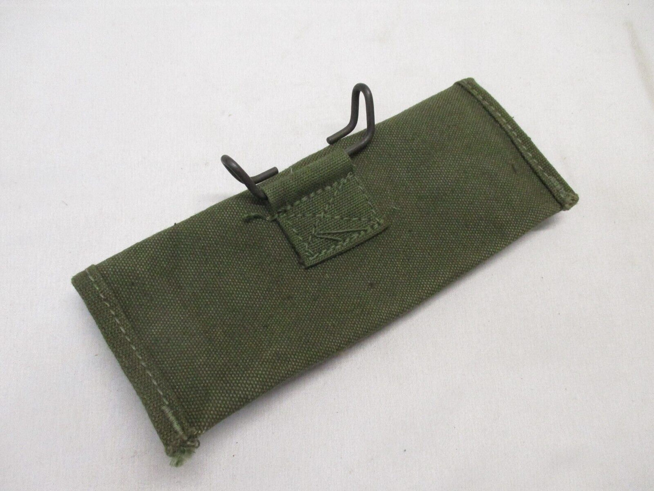 第二次大戦中　実物　U.S. 1944年製 3ポケットポーチ 1944 WWII PISTOL BELT POUCH CANVAS CARRYING CASE 7160198 OLIVE