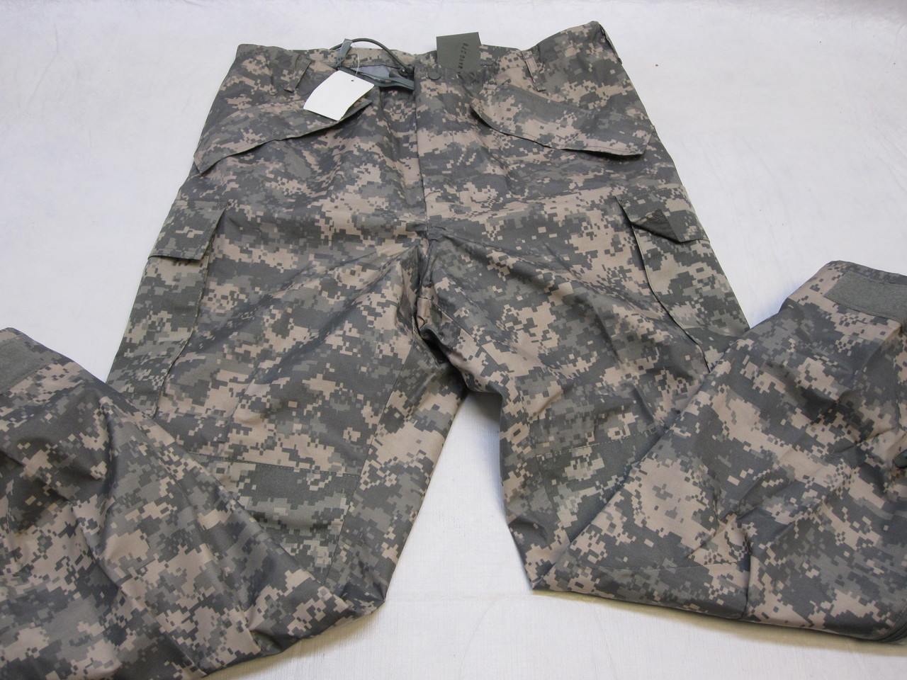 ARMY ISSUE ACU DIGITAL GORETEX COLD/WET WEATHER TROUSER MEDIUM/REGULAR
