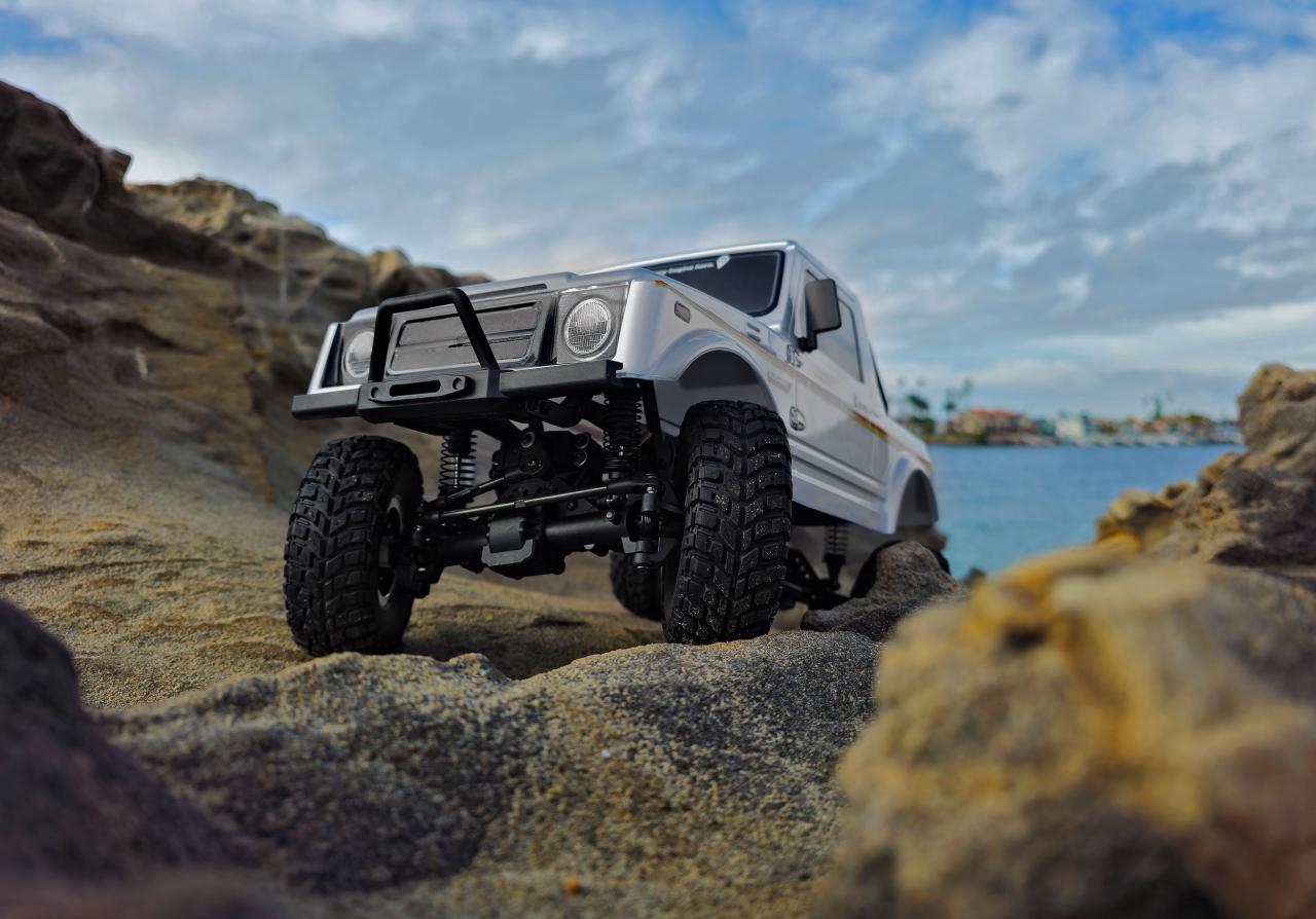 Enduro12 Trail Truck, Bushido RTR - Associated Electrics