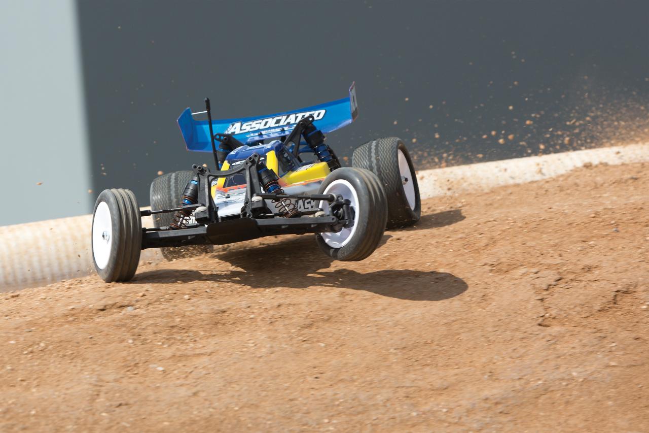 アソシ ASSOCIATED RC10 B4 2WD バギー ジャンク 部品取