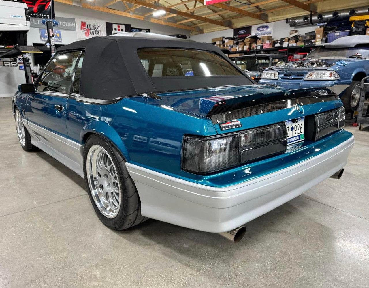 ⭐︎ハードレリックMustang type マホガニーボディ/ダイナミックトレモロ 79-93 Mustang Hatchback Ducktail Spoiler (Carbon Fiber Version)