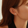 0.6 Carats White