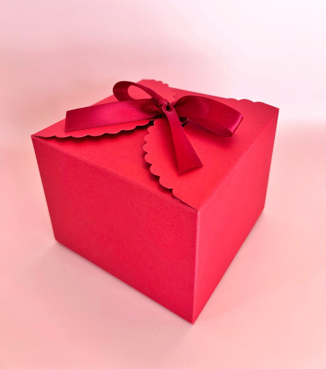 Flower Edge Red Gift Boxes with Red Ribbons 12pc