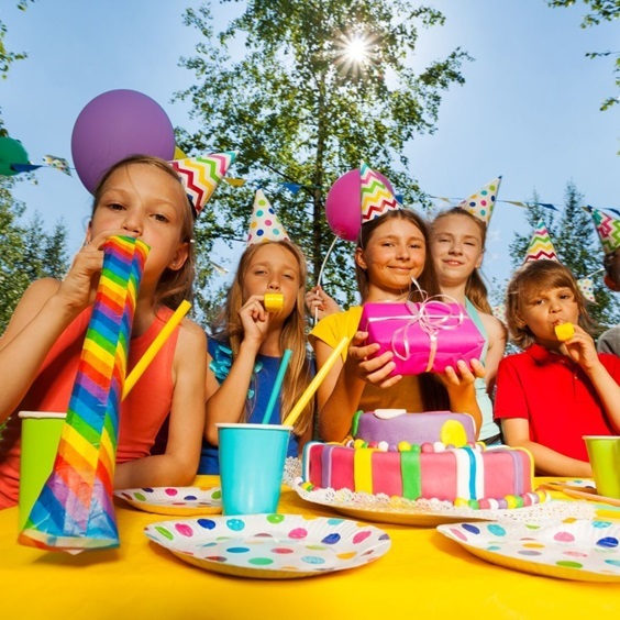 Blowouts, Party Poppers & Hats