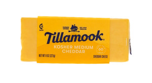 Tillamook - Kosher Medium Cheddar 8 oz - Front View