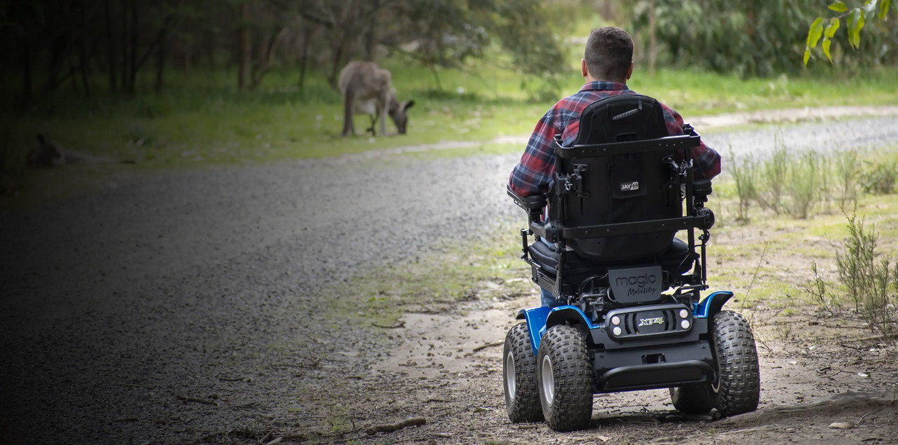 エリオット Magic Mobility XT4 All-Terrain Power Wheelchair | Living Spinal