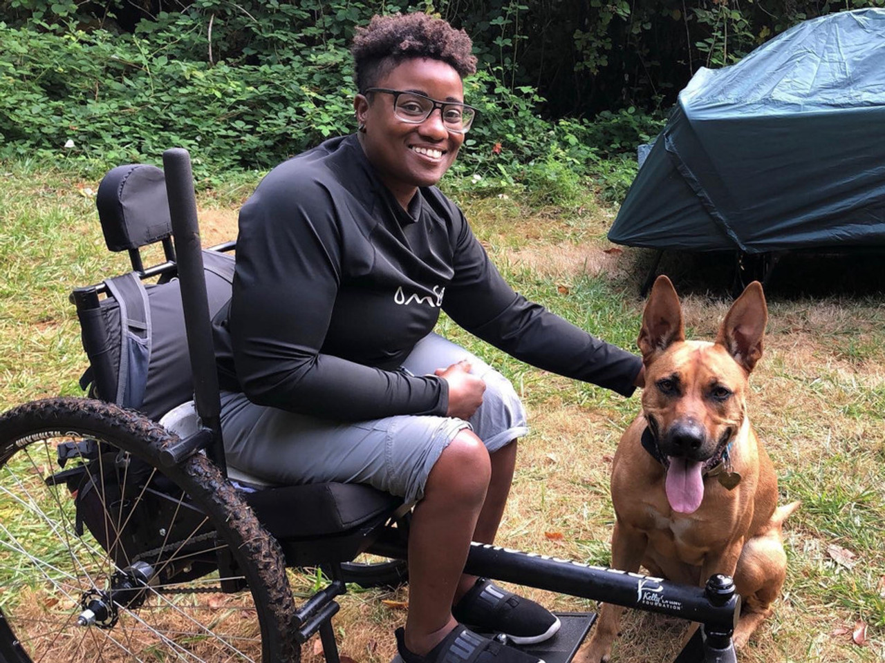 GRIT Freedom Chair 3.0 Woman Seating with Dog GRIT Freedom Chair 3.0 Woman Seating with Dog