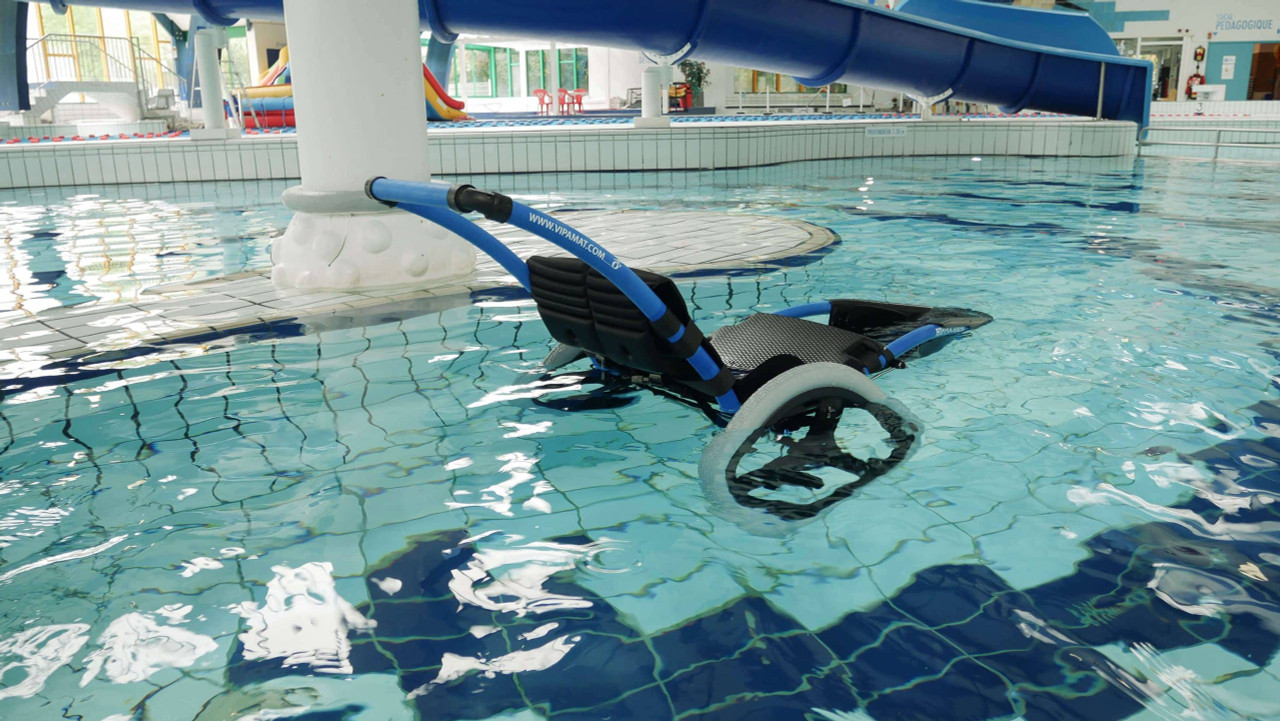 Hippocampe Pool by Vipamat Product in the pool