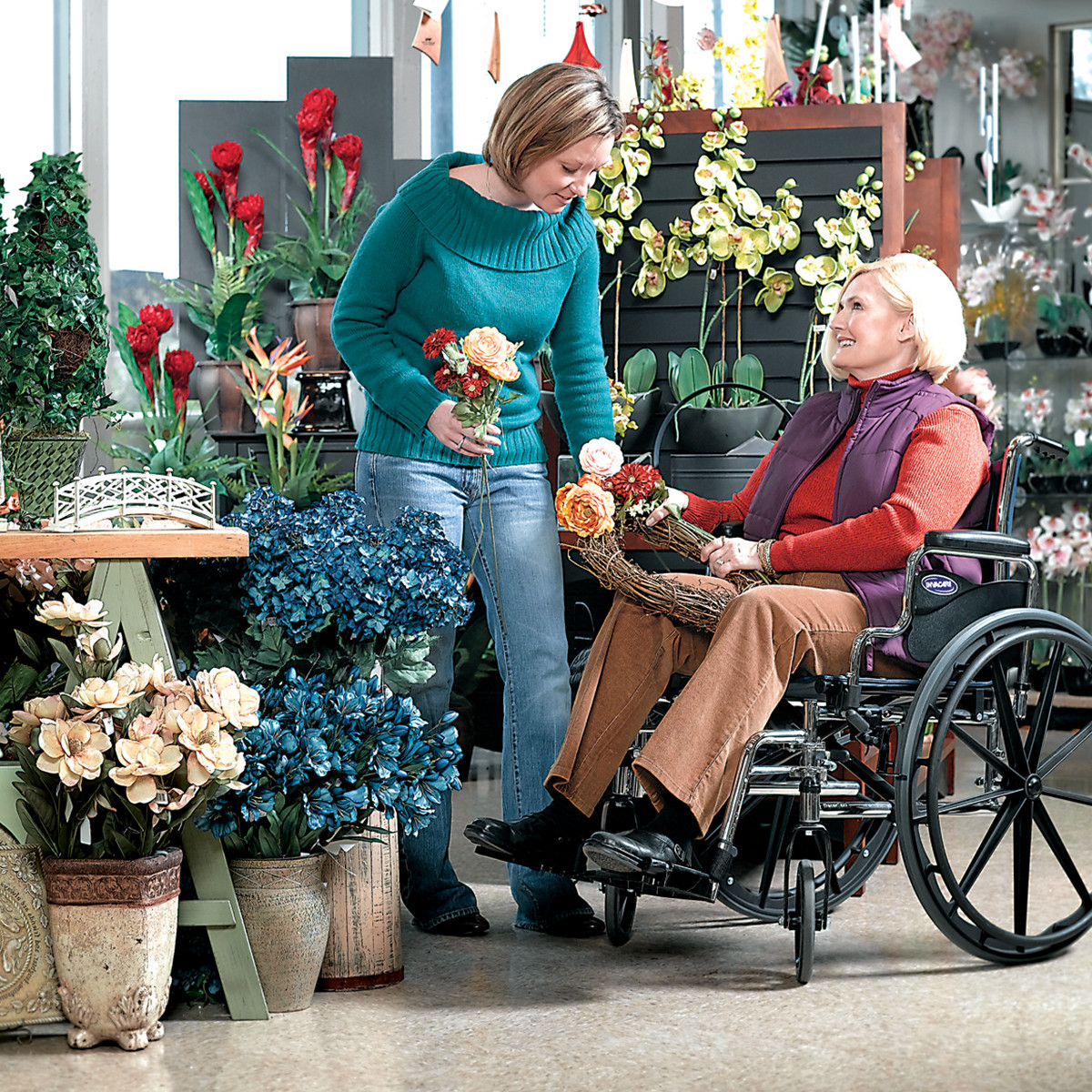 Invacare Tracer SX5 Custom Wheelchair Product Lifestyle Use Living Spinal