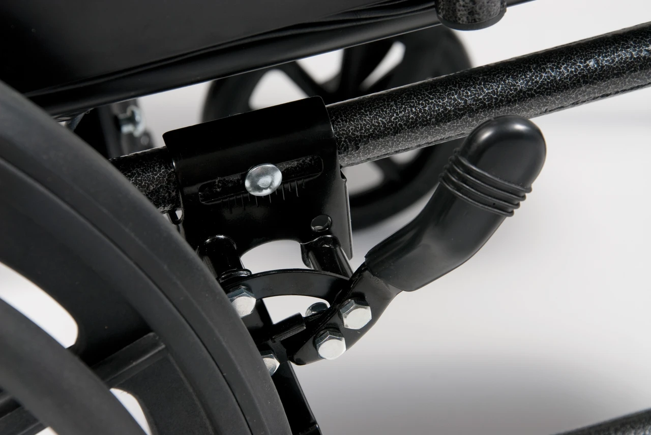 Everest & Jennings Advantage Recliner Wheelchair Reclining