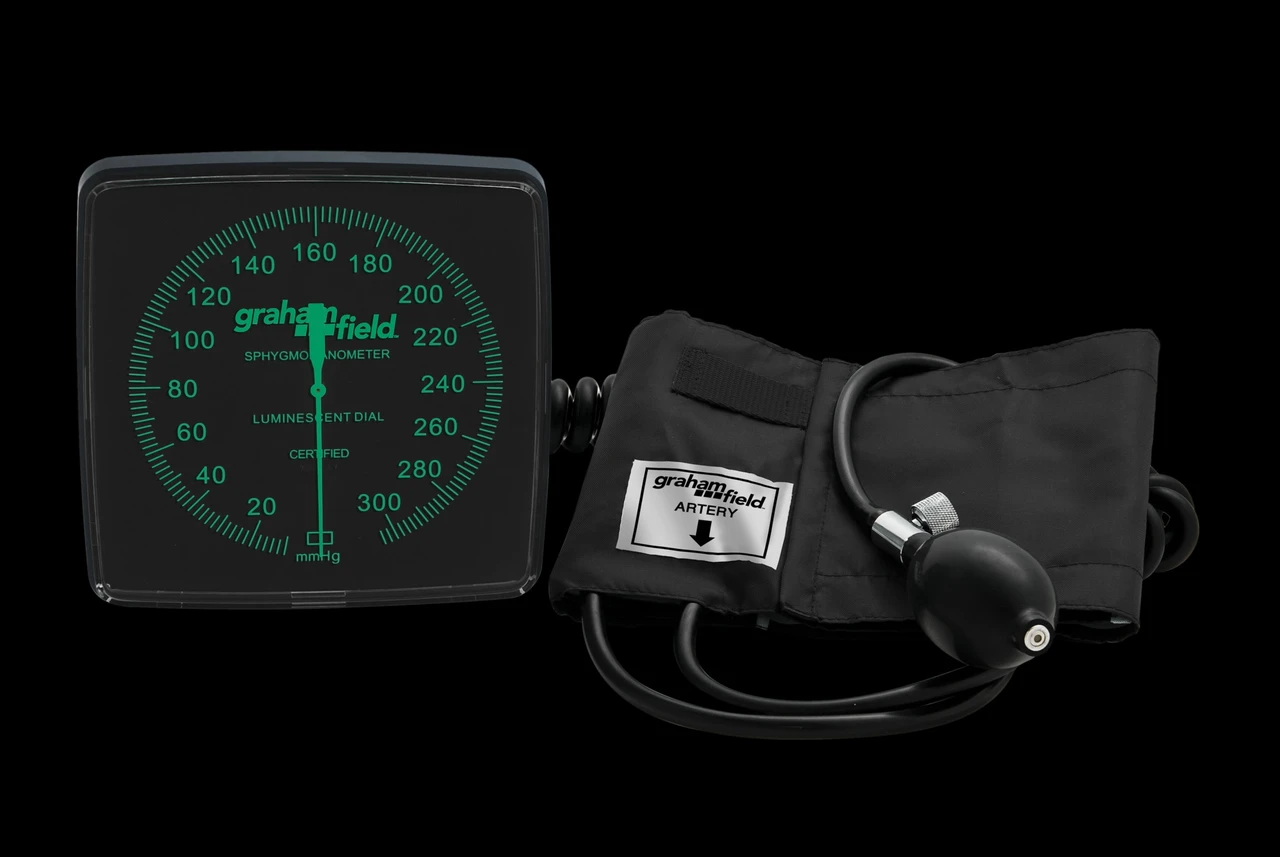 Labtron Wallmax Aneroid Sphygmomanometer Luminescent dial Black