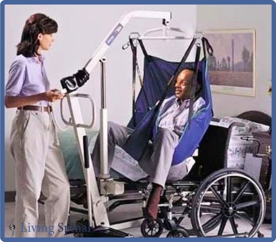 invacare-dividedleg-web-product-lifestyle-photo-living-spinal.jpg