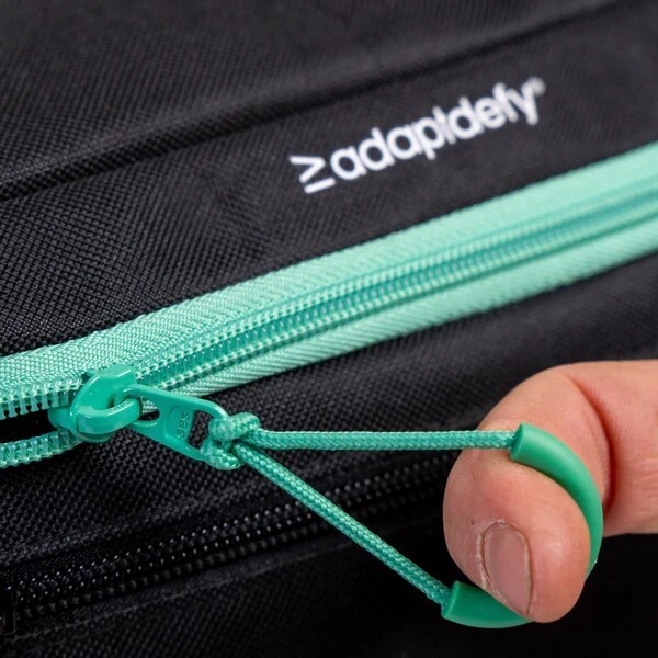 living-spinal-adaptdefy-bag-zip-hand.jpeg
