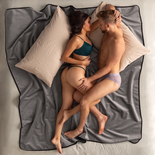 living-spinal-fascinator-king-grey-lifestyle-01-alt-3000x3000.jpg living-spinal-fascinator-king-grey-lifestyle-01-alt-3000x3000.jpg