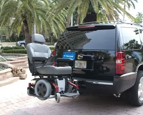 AL580 Next Generation Power Wheelchair Hitch-Mount Lift by Harmar in use