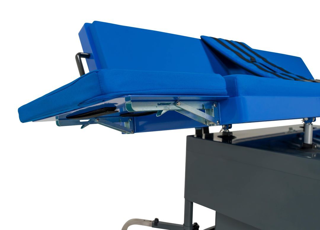 living-spinal-sidelyer-detachable-foot-rest-accommodates-resident-height-and-relieves-heel-pressure.jpg