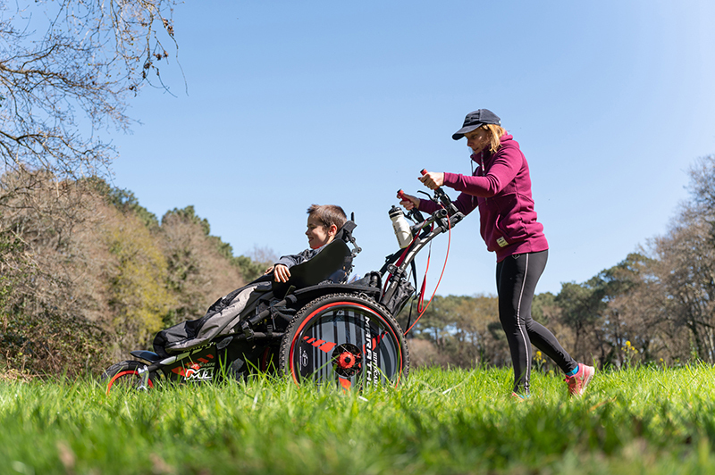vipamat-hippocampe-marathon-wheelchair-outdoor-stroll-living-spinal.jpg vipamat-hippocampe-marathon-wheelchair-outdoor-stroll-living-spinal.jpg