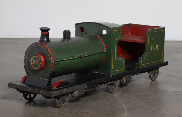 Scale Model Locomotive Train Engine 1940s 48"Lx10"W x17"H 3/4 view from front