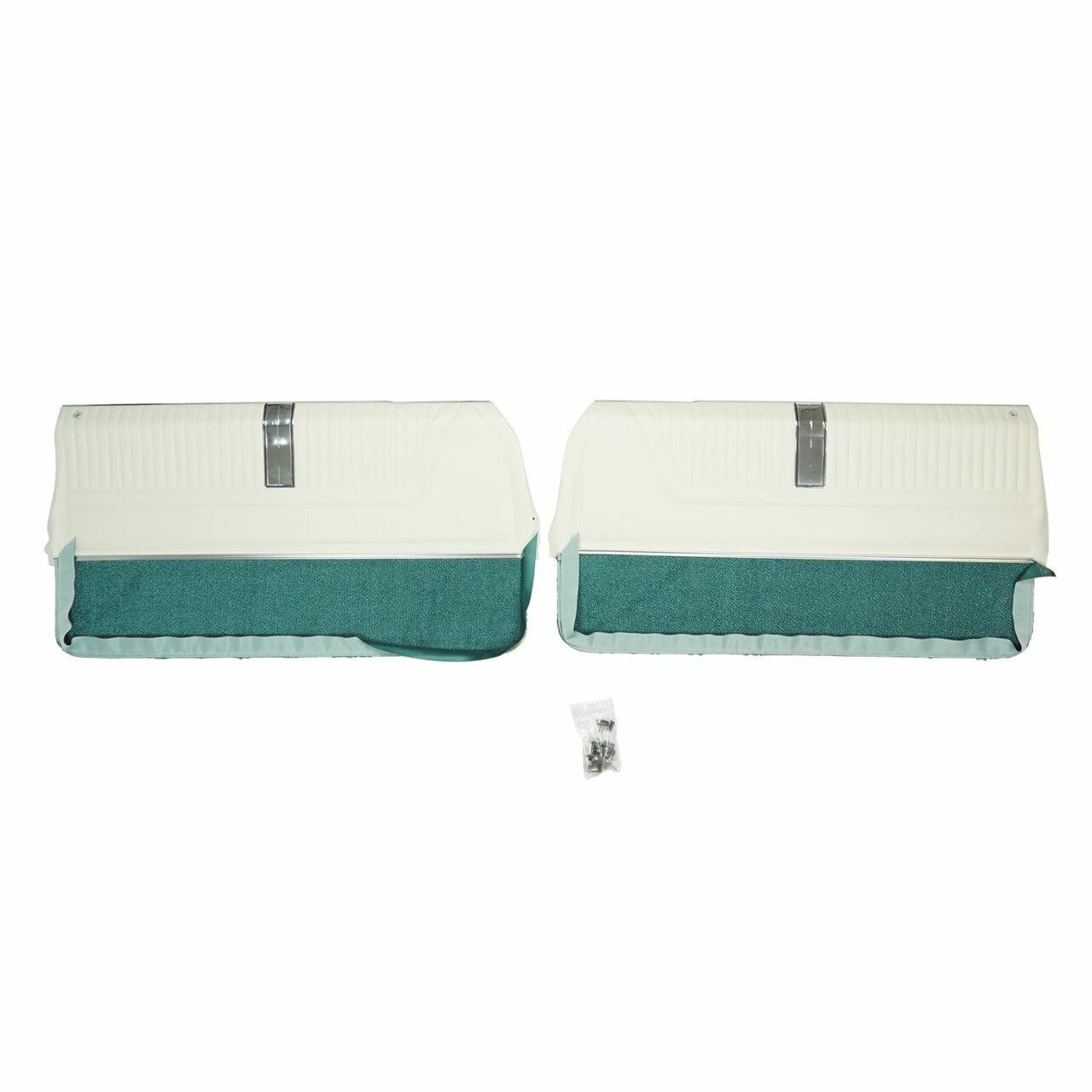 i_am_1960impala。 PUI Interiors 1965 Chevrolet Impala SS Pre-Assembled White & Aqua
