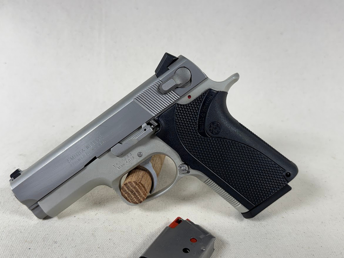 Smith & Wesson 4013 40 S&W Serial: TYS9663