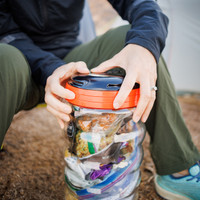 Packs 4-6 days of food