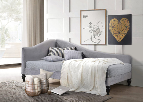 Mary velvet daybed in silver tufted upholstery, three-quarter front view