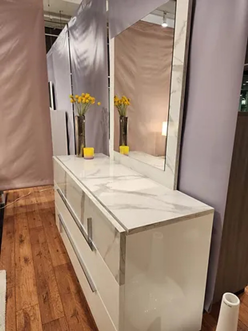 Sunset III Bedroom Set in White