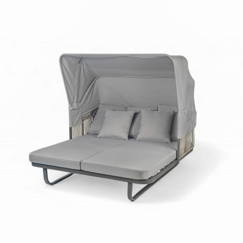 Outdoor Patio Rattan Daybed With Detachable Pillows