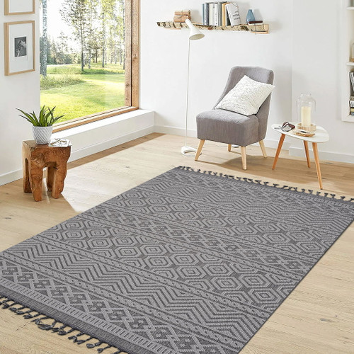 Guros - 4' X 6' Geometric Indoor / Outdoor Area Rug - Gray / White