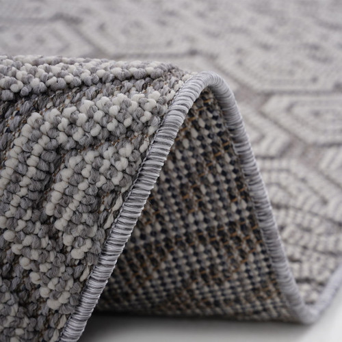Guros - 4' X 6' Geometric Indoor / Outdoor Area Rug - Gray / White