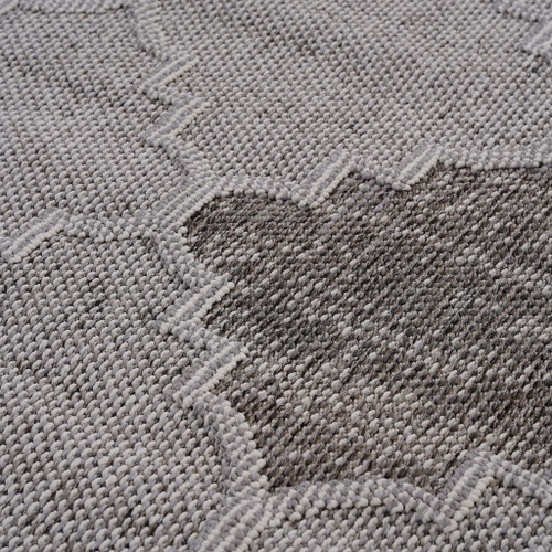 Guros - 5' X 7' Trellis Indoor / Outdoor Area Rug - White / Gray