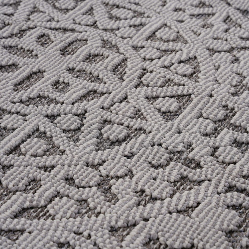Guros - 2' X 8' Medallion Indoor / Outdoor Area Rug - Gray / White