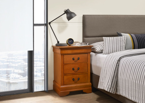 Louis Phillipe - 3 Drawer Nightstand - Oak