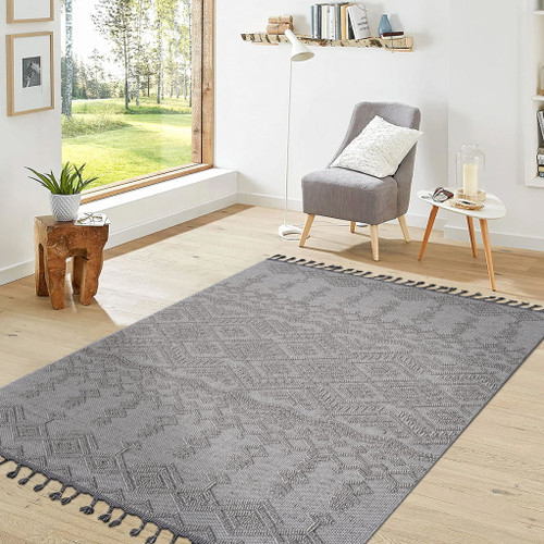 Guros - 6' X 9' Traditional Indoor / Outdoor Area Rug - White