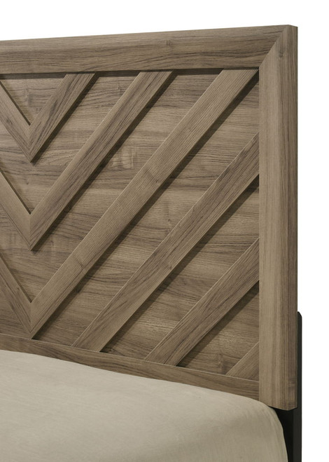 Valor - King Panel Bed - Light Bown
