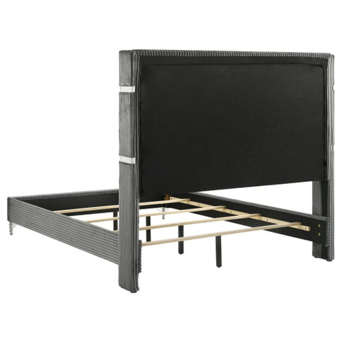 Lucia - 5 Piece Eastern King Bedroom Set - Gray And Black