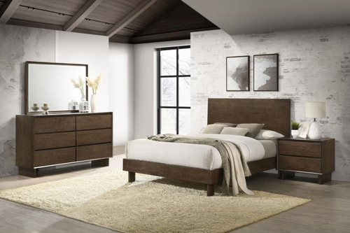 Glenwood - 4 Piece Queen Bedroom Set - Warm Brown