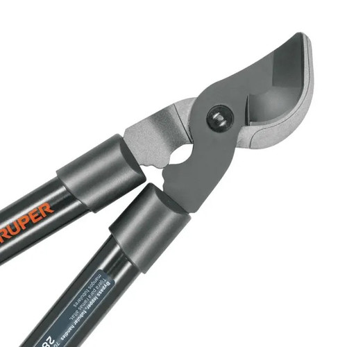 Lopper pruning blade close-up