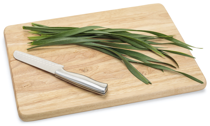 allium-alliyum-on-cutting-board.jpg